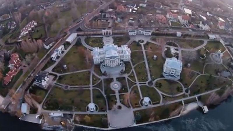 Вертолет обстрелял усадьбу возле имения Порошенко