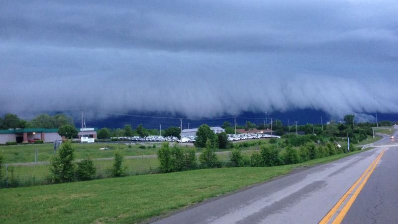 Сокрушительный торнадо пронесся штатом Кентукки: впечатляющие фото и видео стихии Сокрушительный торнадо пронесся штатом Кентукки: впечатляющие фото и видео стихии