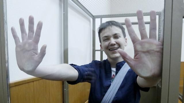 В день рождения Савченко к ней таки впустили гостей В день рождения Савченко к ней таки впустили гостей