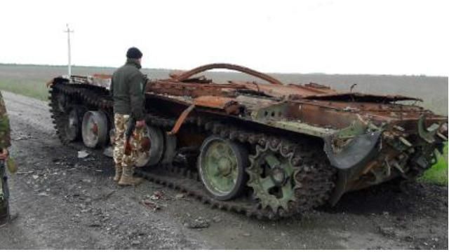 Подбитый российский танк обнаружили на Донбассе