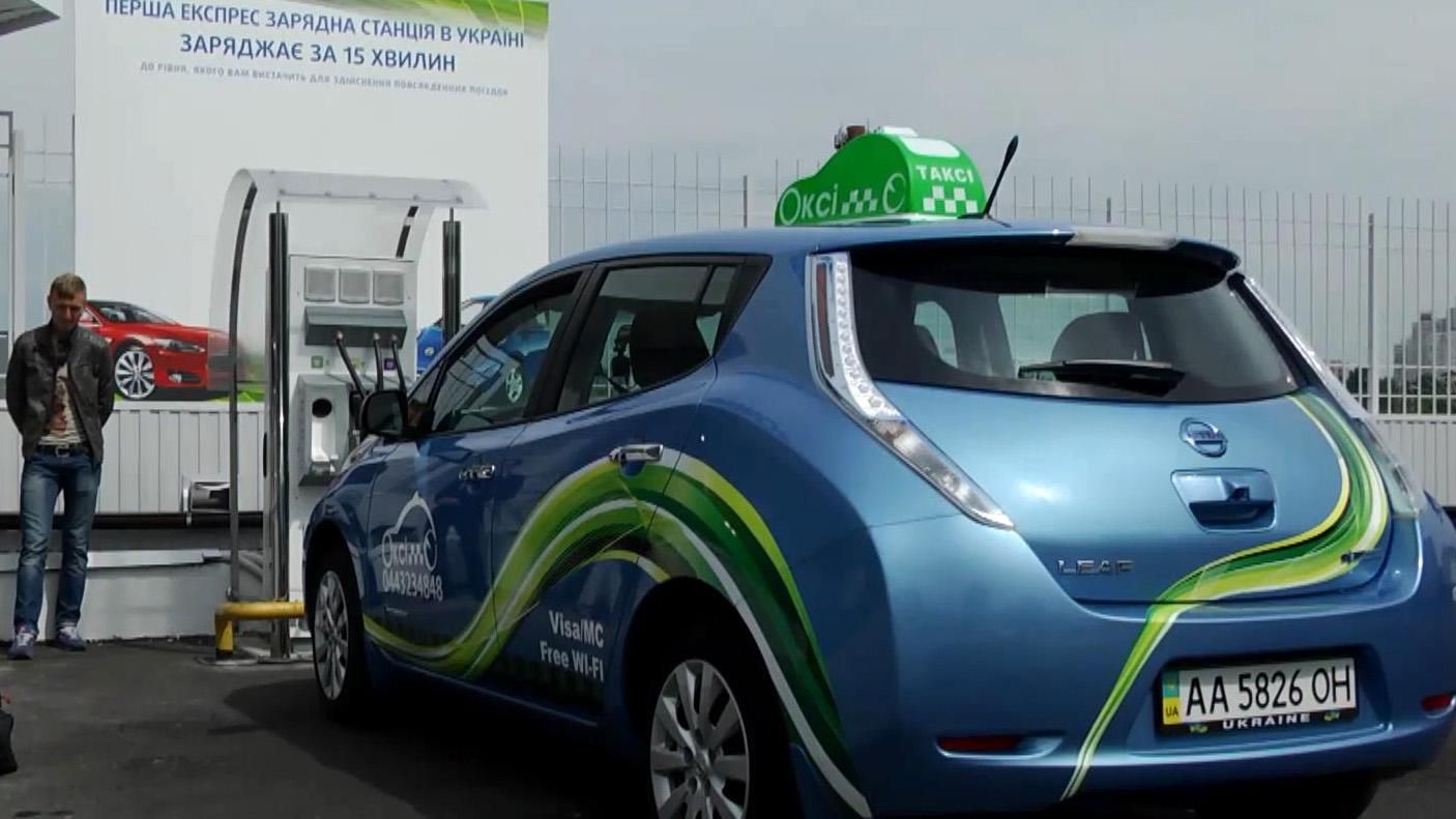 Перше в Україні електротаксі запрацювало у Києві Перше в Україні електротаксі запрацювало у Києві