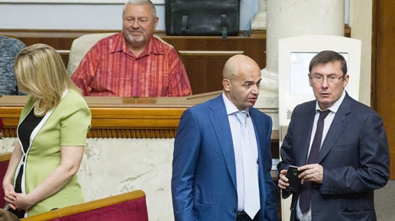 Голосування під Луценка нагадує інтриги Сталіна, — волонтер Голосування під Луценка нагадує інтриги Сталіна, — волонтер