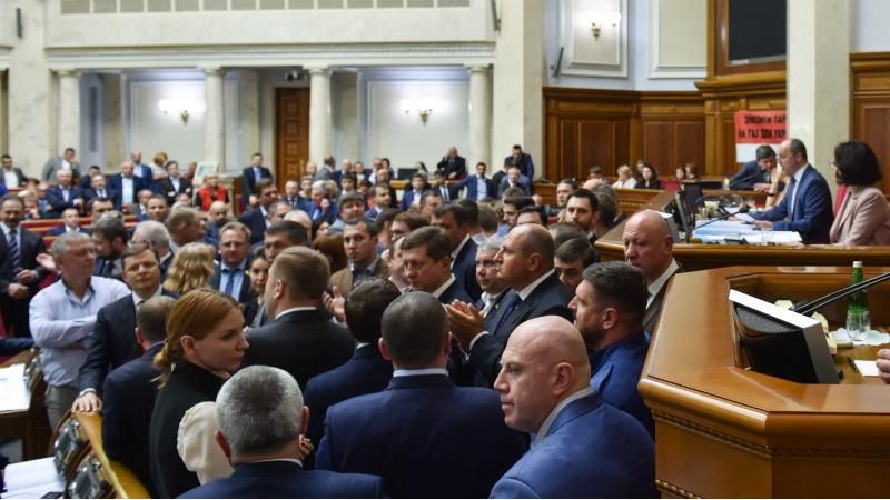 Рада оперативно позбавила Луценка мандата