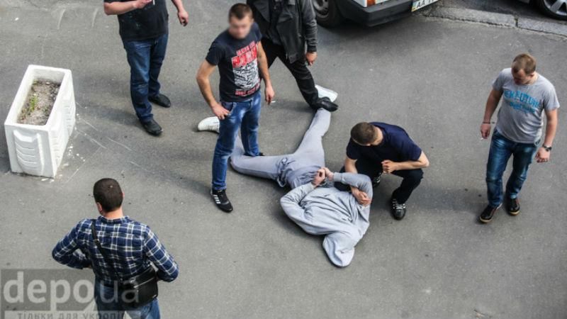 Стрілянина у Києві. Замасковані поліцейські затримували викрадачів людей