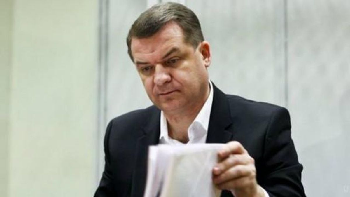Одного зі скандальних діамантових прокурорів у Києві побили невідомі Одного зі скандальних діамантових прокурорів у Києві побили невідомі
