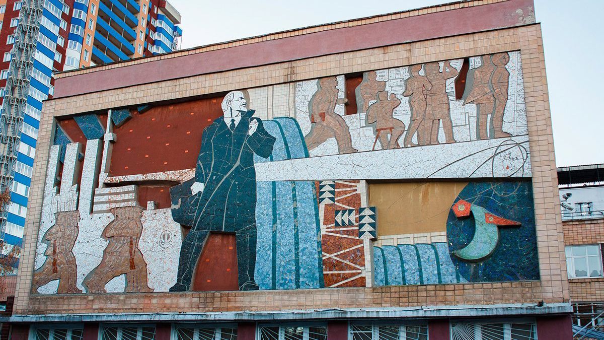 Ленина убирают из зданий Харькова Ленина убирают из зданий Харькова