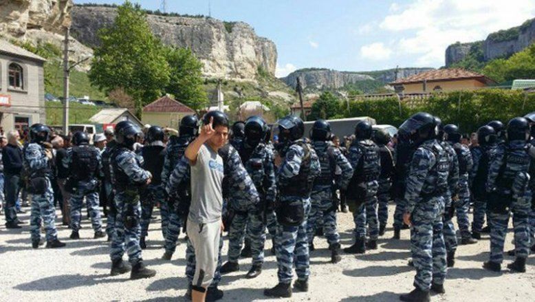 В крымской мечети провели обыск