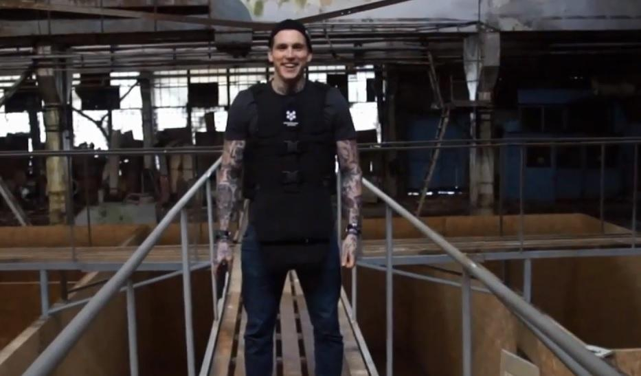 Украинцы в Киеве делают современную украинскую броню