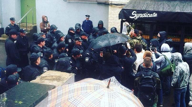 Фестиваль ЛГБТ-спільноти у Києві "замінували" Фестиваль ЛГБТ-спільноти у Києві "замінували"