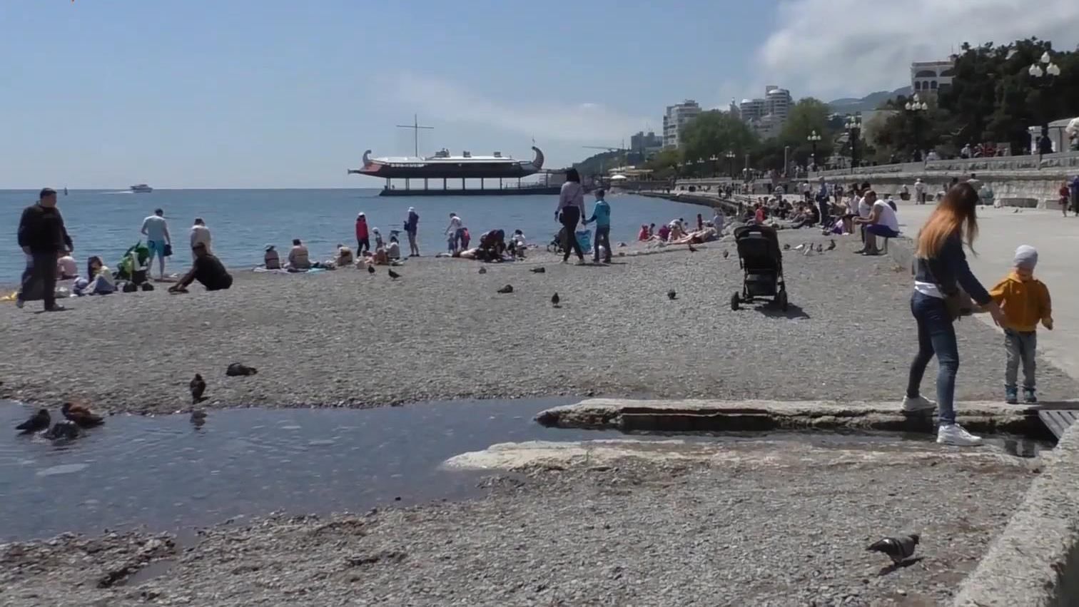 Российские туристы в Ялте: все дорого и как в Советском союзе Российские туристы в Ялте: все дорого и как в Советском союзе