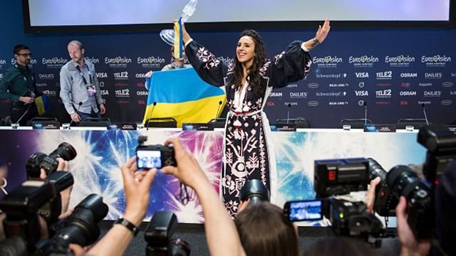 "Україна і її сумна пісня за Кримом", — західні ЗМІ про перемогу Джамали "Україна і її сумна пісня за Кримом", — західні ЗМІ про перемогу Джамали