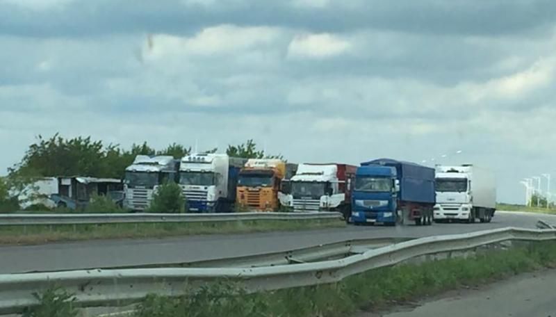 На трасі "Київ — Одеса" розблокували рух для авто На трасі "Київ — Одеса" розблокували рух для авто