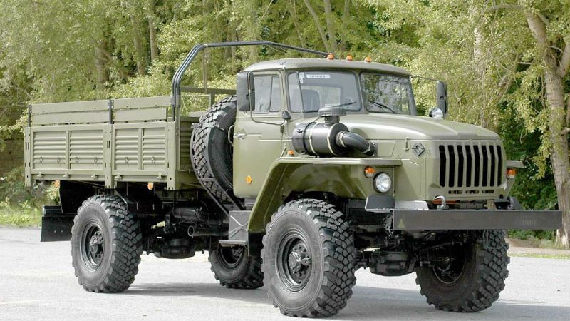 Військові вантажівки спричинили аварію зі шкільним автобусом: є постраждалі Військові вантажівки спричинили аварію зі шкільним автобусом: є постраждалі