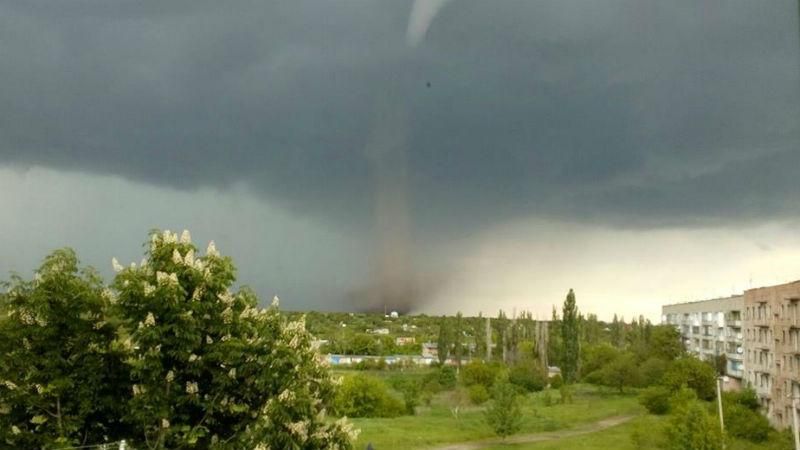 З’явилось відео потужних смерчів біля Кіровограда З’явилось відео потужних смерчів біля Кіровограда