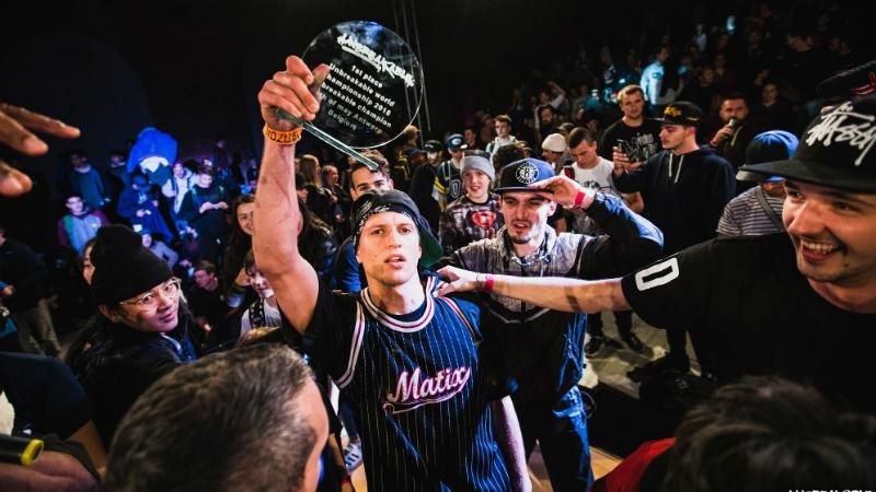 Украинец выиграл Чемпионат мира по брейкдансу: зажигательное видео Украинец выиграл Чемпионат мира по брейкдансу: зажигательное видео