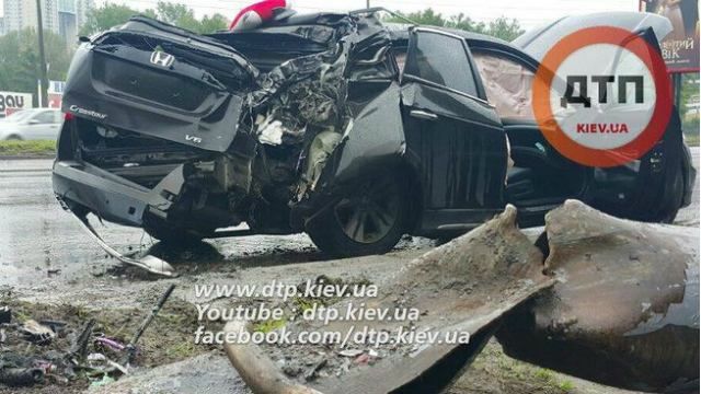 Водій нардепа Геращенка потрапив у серйозну аварію: з'явилися фото Водій нардепа Геращенка потрапив у серйозну аварію: з'явилися фото