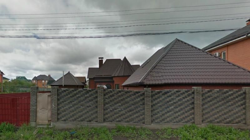 Дружина військового прокурора звела будинок під Києвом: з’явилися фото 