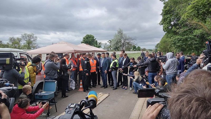 Гройсман взялся за одесские дороги Гройсман взялся за одесские дороги