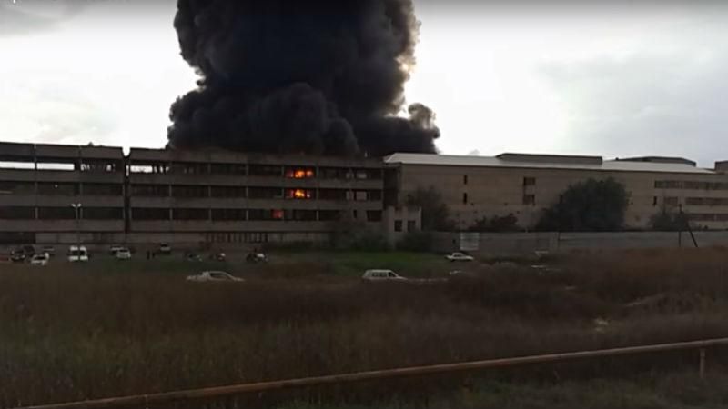 Запах Майдана. В России загорелась резиновая фабрика Запах Майдана. В России загорелась резиновая фабрика