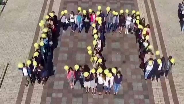 Киевские студенты оригинально почтили память крымских татар
