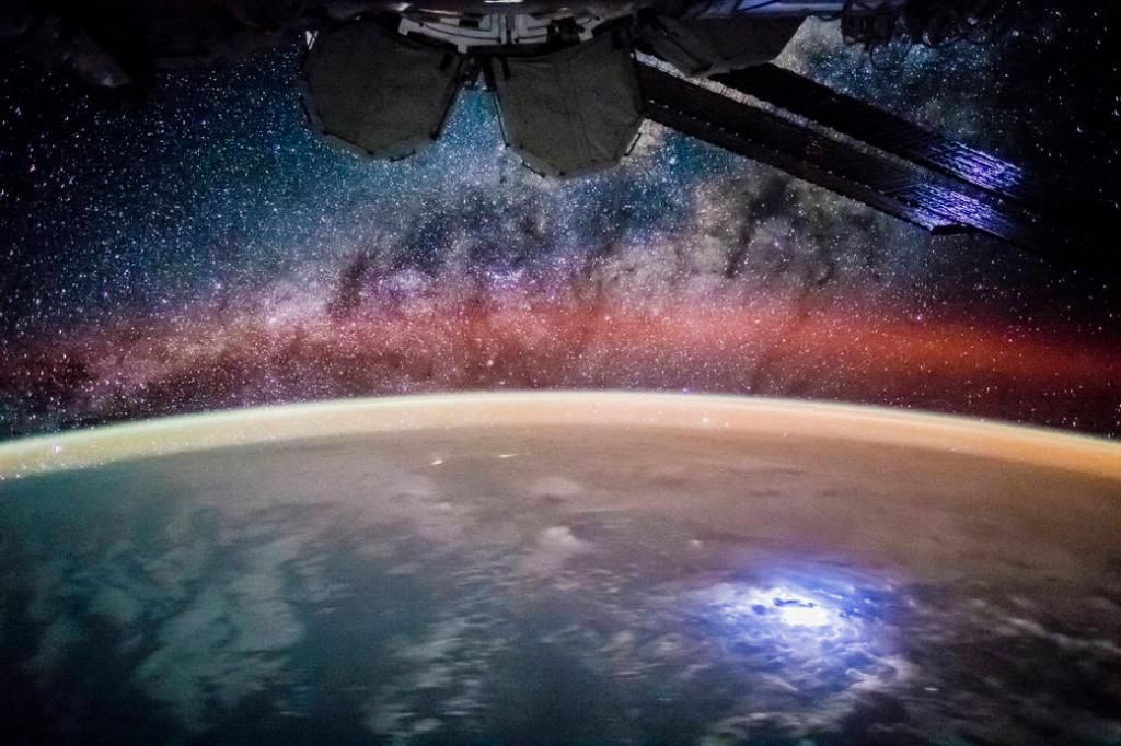 ТОП-10 захоплюючих фото з космосу від NASA