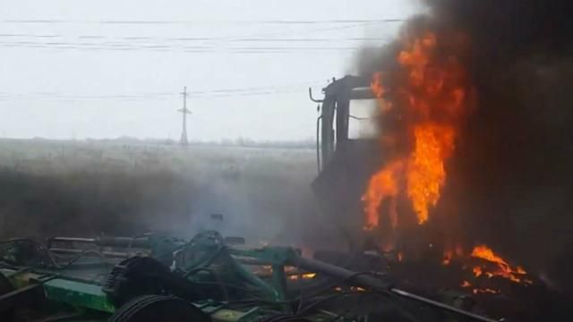 Трактор підірвався біля Маріуполя: є загиблі та поранені Трактор підірвався біля Маріуполя: є загиблі та поранені