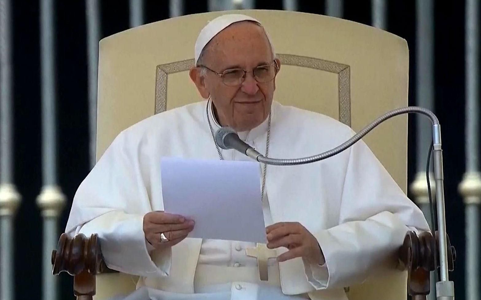 Папа Римский помолился за украинских детей Папа Римский помолился за украинских детей