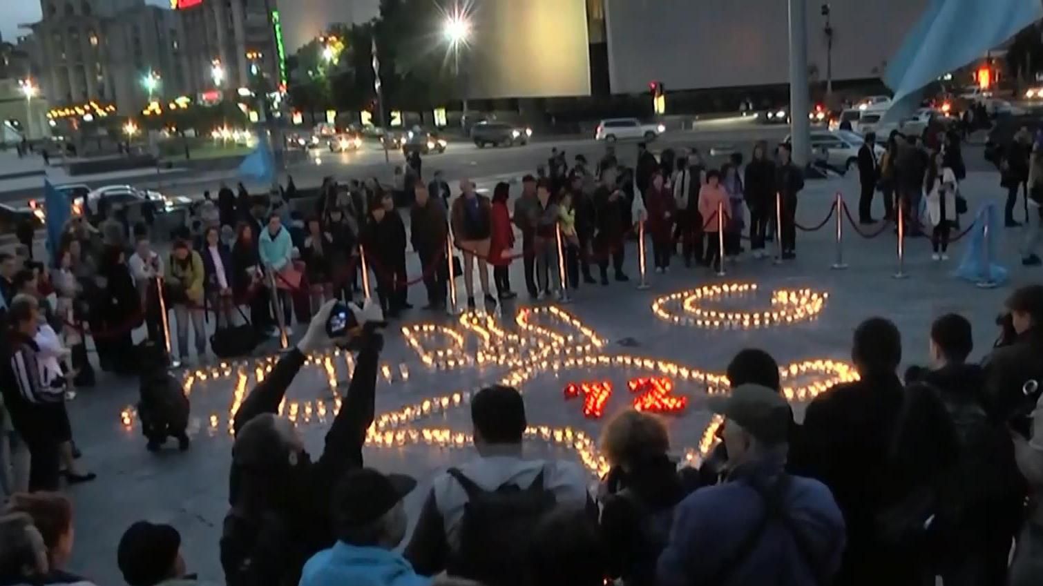 В Киеве зажгли лампадки в память о депортации крымских татар В Киеве зажгли лампадки в память о депортации крымских татар