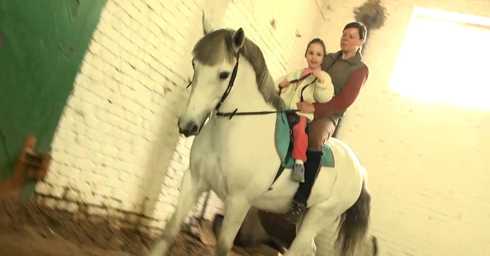 Єдиний центр допомоги дітям з ДЦП на київському іподромі може зникнути Єдиний центр допомоги дітям з ДЦП на київському іподромі може зникнути