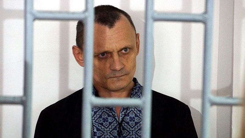 Російський адвокат прийшов у вишиванці на суд над українцями