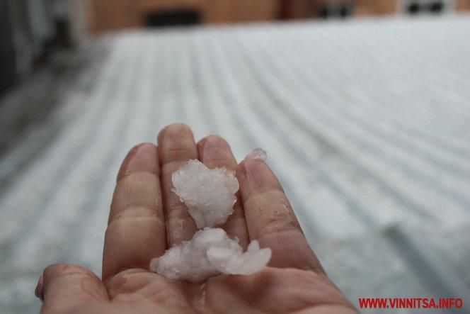 Большой град засыпал Винницу Большой град засыпал Винницу