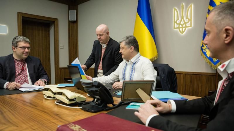 На роботу у вишиванці: хто з українських політиків долучився до флешмобу