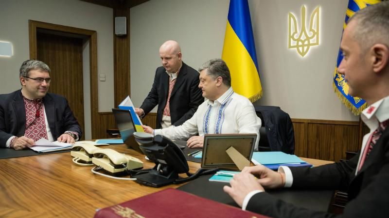 На роботу у вишиванці: хто з українських політиків долучився до флешмобу На роботу у вишиванці: хто з українських політиків долучився до флешмобу