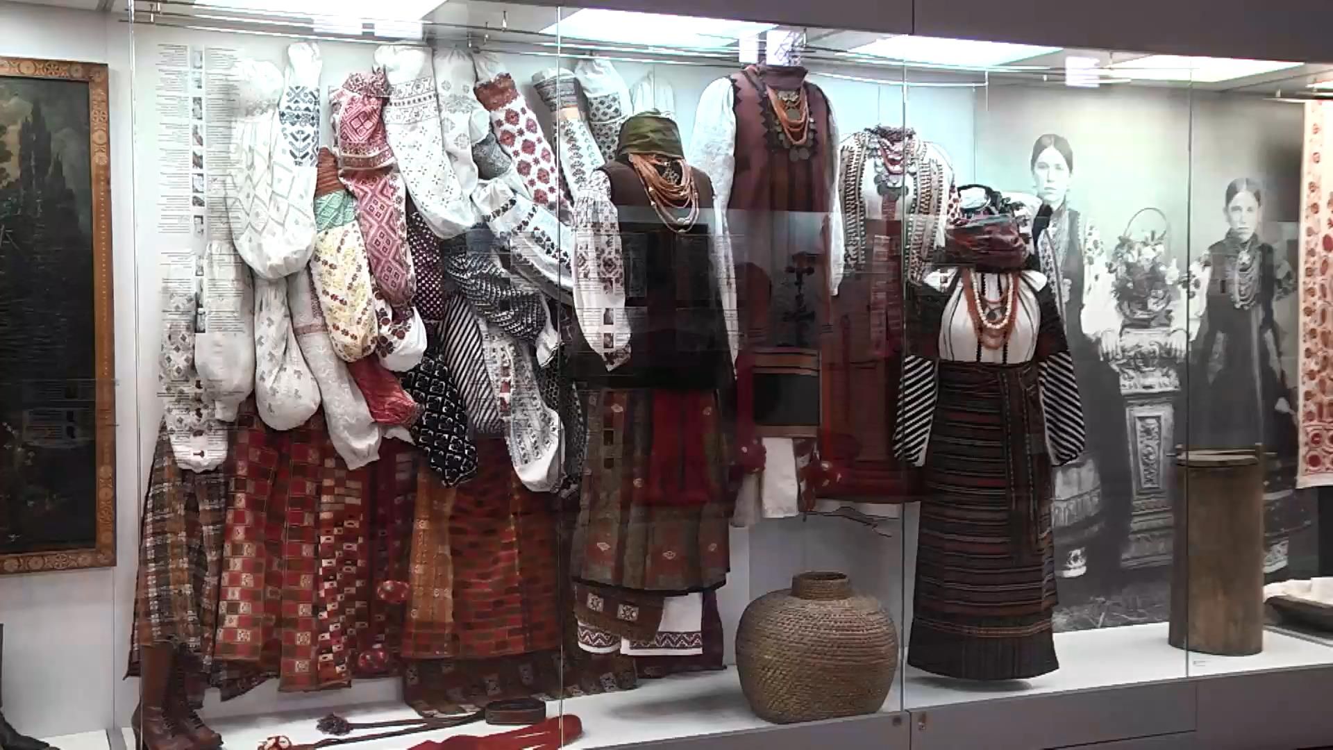 Як носили українці вишиванки у давнину: особливості та повір'я
