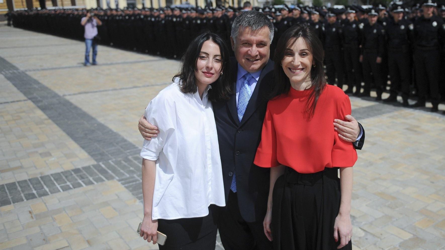 Аваков і Деканоідзе розпочали боротьбу проти "злодіїв у законі" Аваков і Деканоідзе розпочали боротьбу проти "злодіїв у законі"