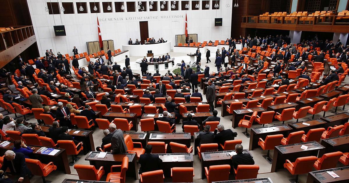 Турецкие депутаты сняли с себя неприкосновенность