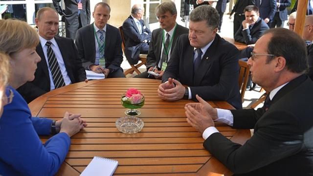 Порошенко у суботу поспілкується з Меркель та Олландом, — ЗМІ Порошенко у суботу поспілкується з Меркель та Олландом, — ЗМІ