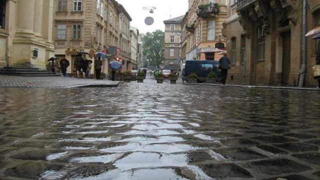 Синоптики обіцяють теплу та мокру неділю Синоптики обіцяють теплу та мокру неділю