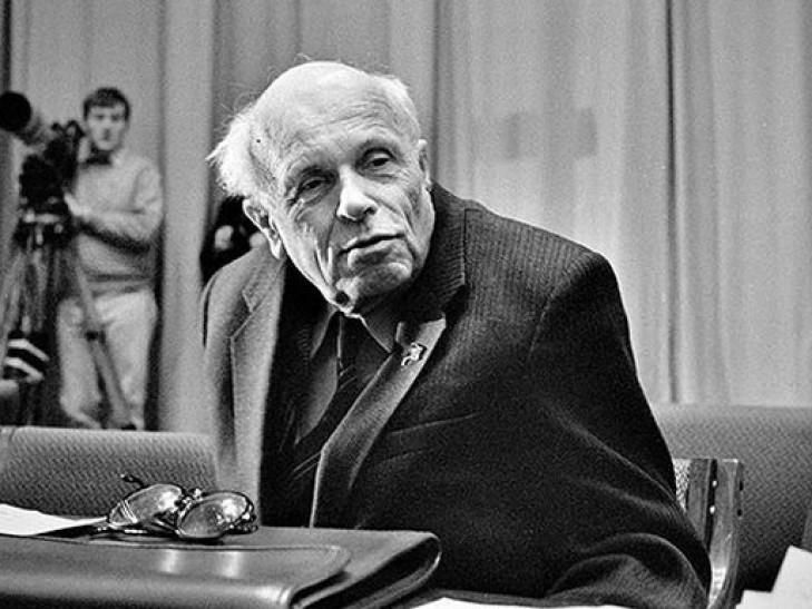Як першокласний фізик перетворився на лауреата Нобелівської премії миру: життя Андрія Сахарова
Як першокласний фізик перетворився на лауреата Нобелівської премії миру: життя Андрія Сахарова