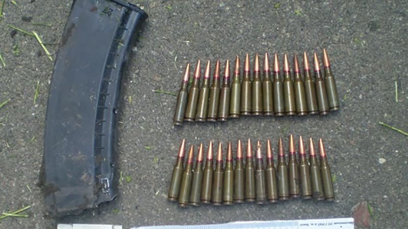 Гранату и патроны нашли возле жилого дома в Киеве Гранату и патроны нашли возле жилого дома в Киеве