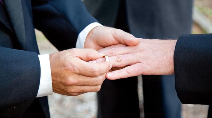Священникам в Шотландии разрешили вступать в однополый брак
