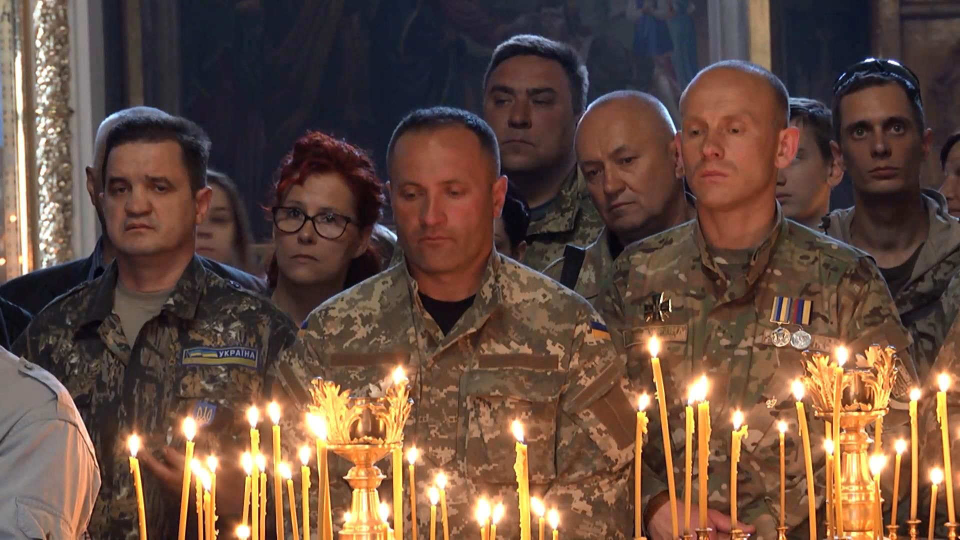 УПЦ КП нагородила понад 200 бійців та волонтерів УПЦ КП нагородила понад 200 бійців та волонтерів