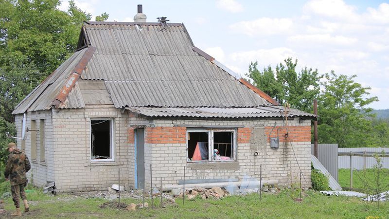 З'явилися фото Авдіївки після сильного удару артилерії бойовиків 