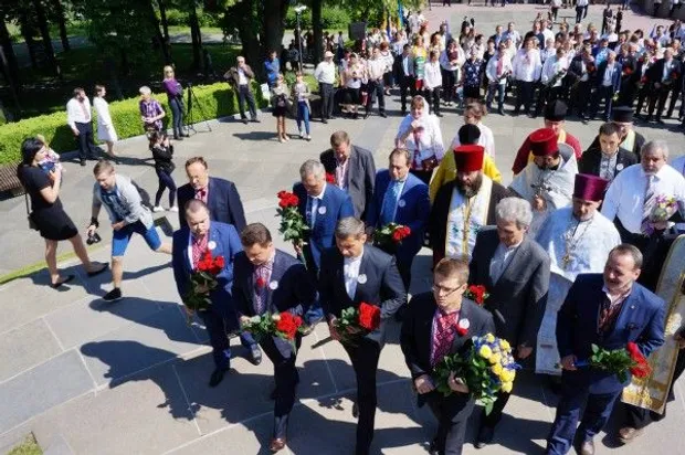 Квіти, Канів, Шевченко, 155 років Квіти, Канів, Шевченко, 155 років