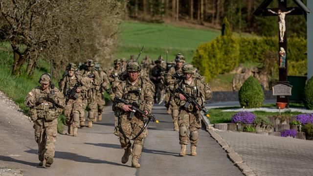 У НАТО зміцнення східного флангу назвали відповіддю на російську агресію