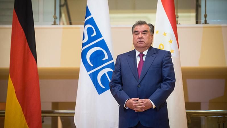Президент Таджикистана Рахмон теперь может править пожизненно