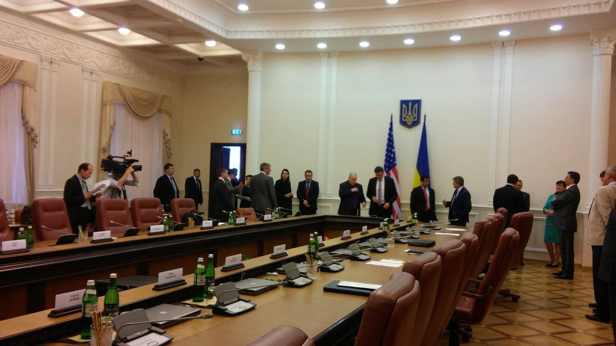 До Гройсмана приїхали американські митники До Гройсмана приїхали американські митники