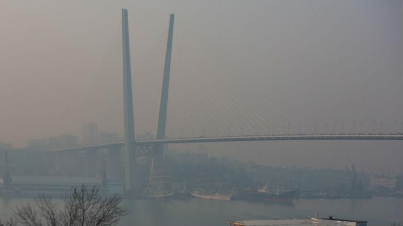 Російський Владивосток затягнуло густим  димом