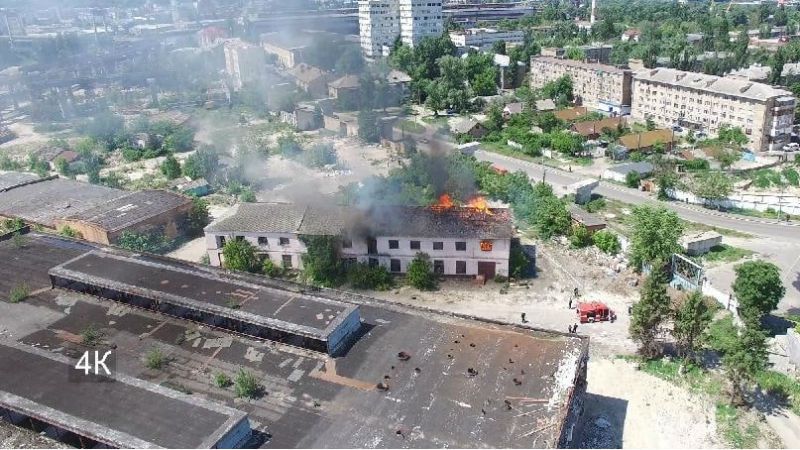В Києві загорівся будинок