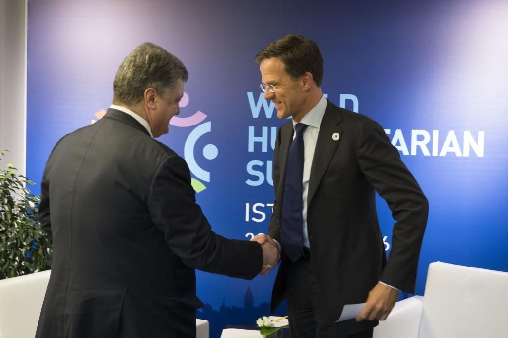 Порошенко з Нідерландами узгодив дії щодо розслідування катастрофи "Боїнга" Порошенко з Нідерландами узгодив дії щодо розслідування катастрофи "Боїнга"